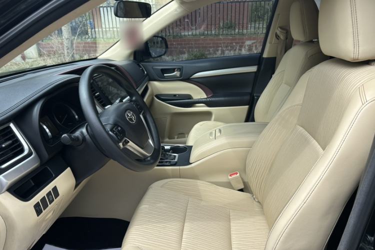 Used Toyota Highlander 2015 2.0T Four-Wheel Drive Elite Edition 7-Seater Interior 2