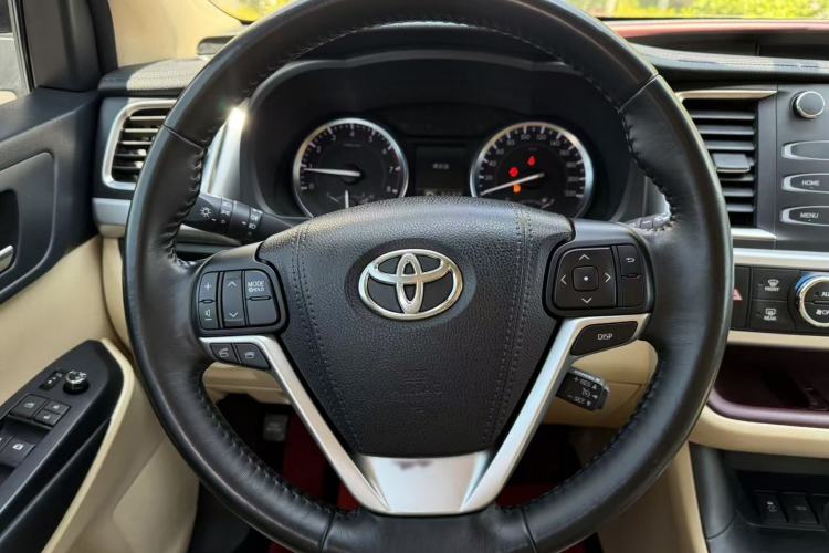 Used Toyota Highlander 2015 2.0T Four-Wheel Drive Luxury Edition 7-Seater Interior 2