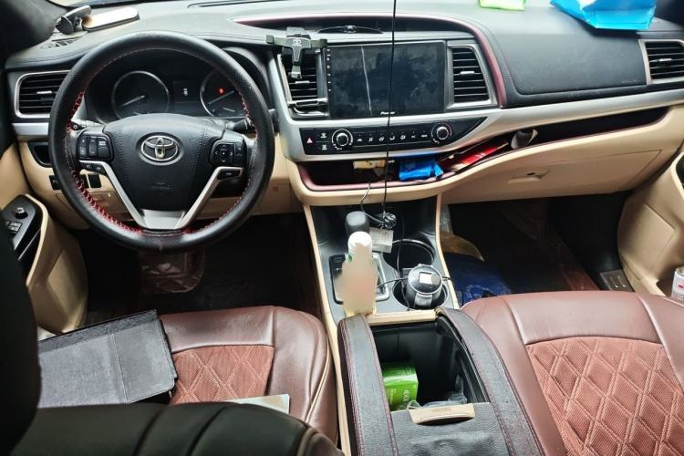 Used Toyota Highlander 2015 2.0T Two-Wheel Drive Elite Edition 7 Seats Interior 2