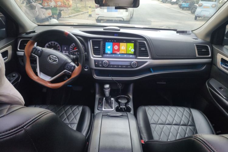 Used Toyota Highlander 2015 2.0T Four-Wheel Drive Luxury Edition 7-Seater Interior 2