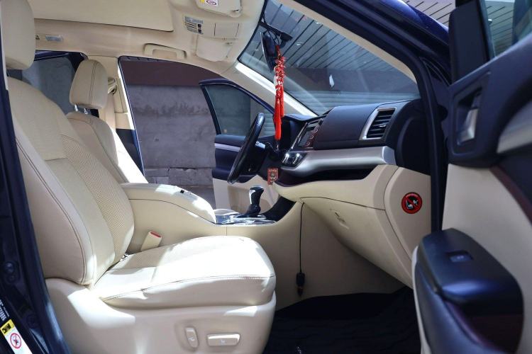 Used Toyota Highlander 2015 2.0T Four-Wheel Drive Luxury Edition 7-Seater Interior 2