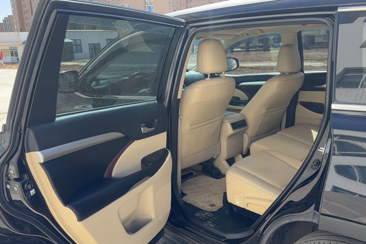Used Toyota Highlander 2015 2.0T Four-Wheel Drive Luxury Edition 7-Seater Interior 2
