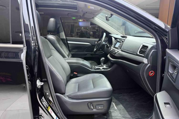 Used Toyota Highlander 2015 2.0T Four-Wheel Drive Luxury Edition 7-Seater Interior 2