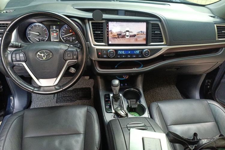 Used Toyota Highlander 2015 2.0T Four-Wheel Drive Ultimate Edition 7-Seater Interior 2