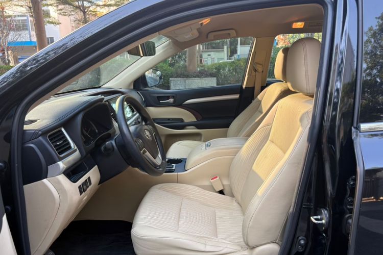 Used Toyota Highlander 2015 2.0T Four-Wheel Drive Elite Edition 7-Seater Interior 2
