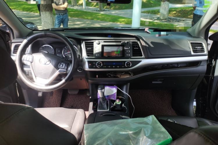 Used Toyota Highlander 2015 2.0T Four-Wheel Drive Luxury Edition 7-Seater Interior 2