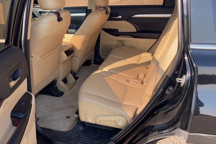 Used Toyota Highlander 2015 2.0T Four-Wheel Drive Luxury Edition 7-Seater Interior 2