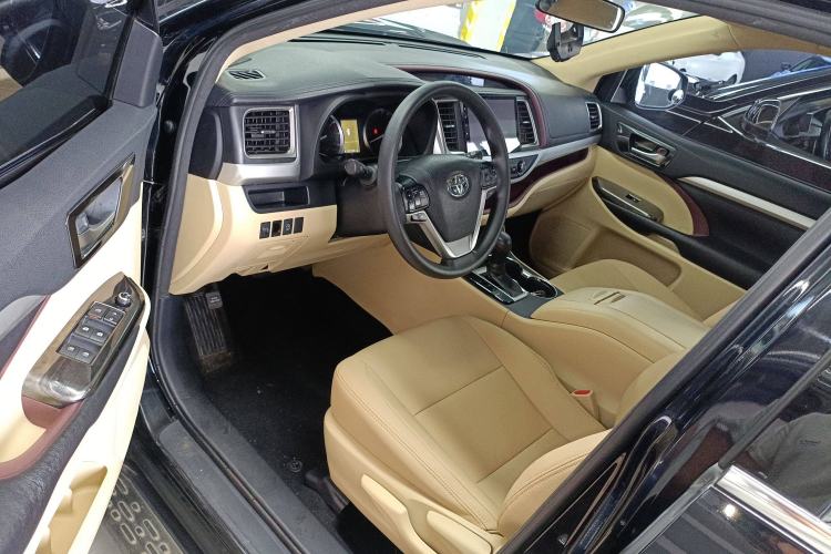 Used Toyota Highlander 2015 2.0T Two-Wheel Drive Elite Edition 7 Seats Interior 3