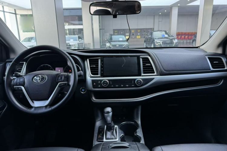 Used Toyota Highlander 2015 2.0T Four-Wheel Drive Luxury Edition 7-Seater Interior 3