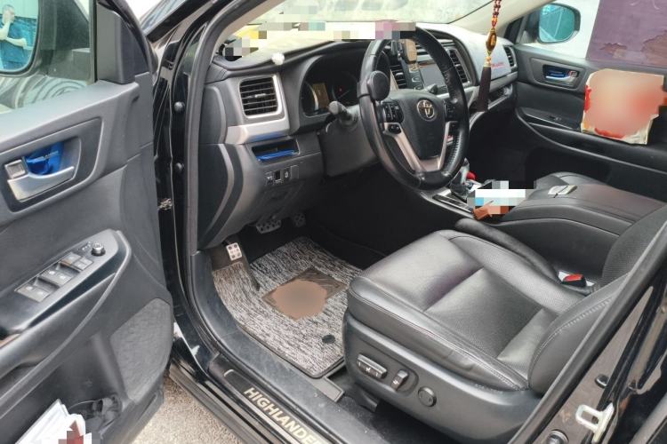 Used Toyota Highlander 2015 2.0T Four-Wheel Drive Luxury Edition 7-Seater Interior 3