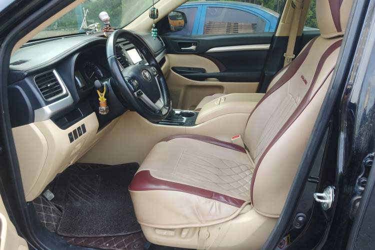 Used Toyota Highlander 2015 2.0T Four-Wheel Drive Luxury Edition 7-Seater Interior 3