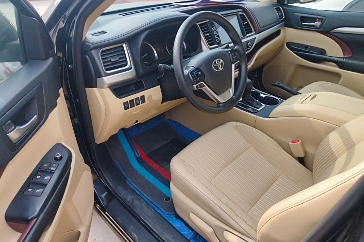 Used Toyota Highlander 2015 2.0T Two-Wheel Drive Elite Edition 7 Seats Interior 3