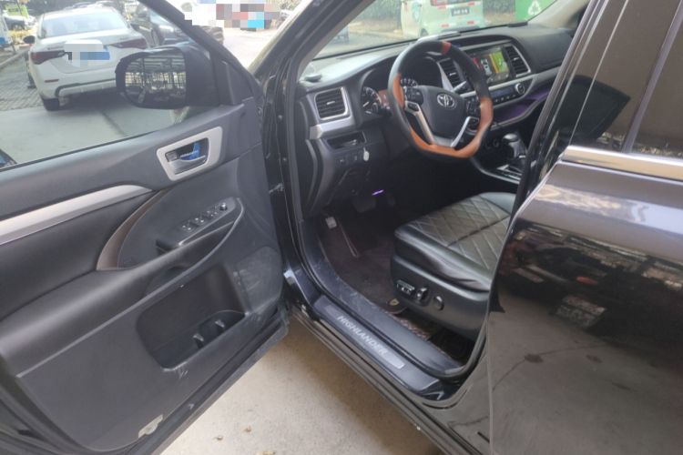 Used Toyota Highlander 2015 2.0T Four-Wheel Drive Luxury Edition 7-Seater Interior 3