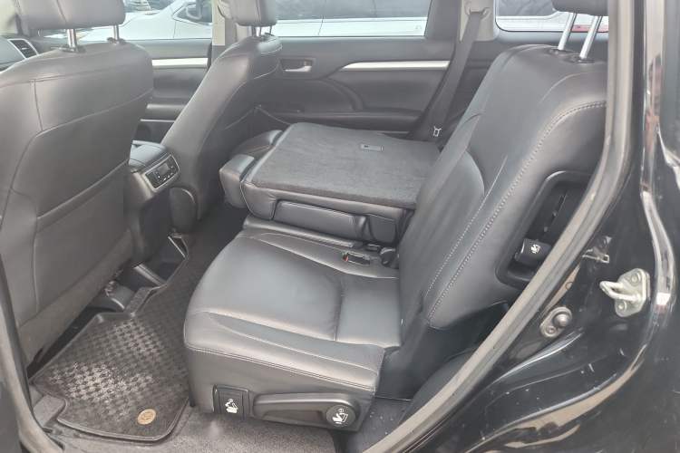 Used Toyota Highlander 2015 2.0T Four-Wheel Drive Luxury Edition 7-Seater Interior 3