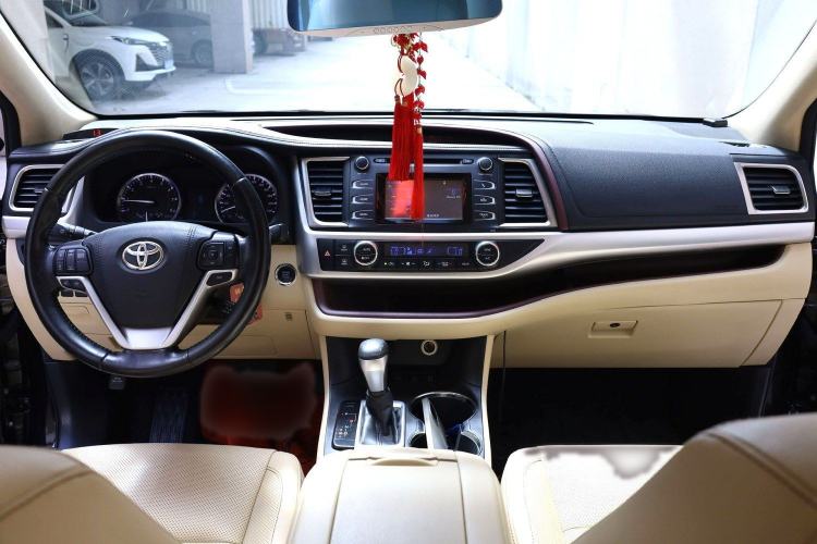 Used Toyota Highlander 2015 2.0T Four-Wheel Drive Luxury Edition 7-Seater Interior 3