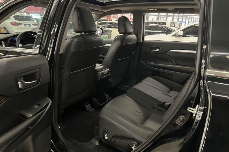 Used Toyota Highlander 2015 2.0T Four-Wheel Drive Luxury Edition 7-Seater Interior 3