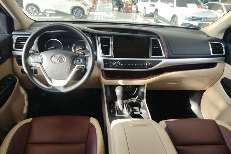 Used Toyota Highlander 2015 2.0T Four-Wheel Drive Elite Edition 7-Seater Interior 3