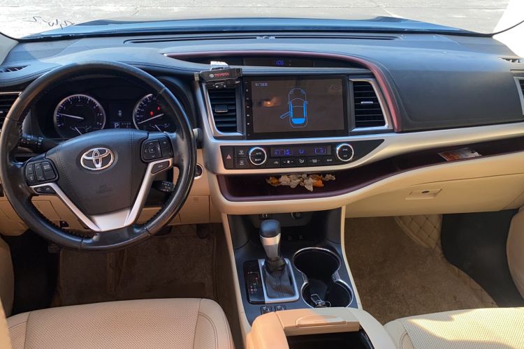 Used Toyota Highlander 2015 2.0T Four-Wheel Drive Luxury Edition 7-Seater Interior 3