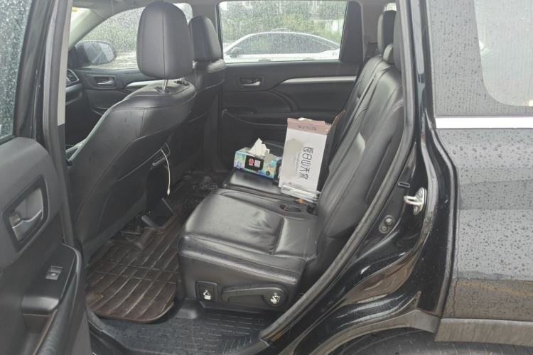 Used Toyota Highlander 2015 2.0T Four-Wheel Drive Luxury Edition 7-Seater Interior 4