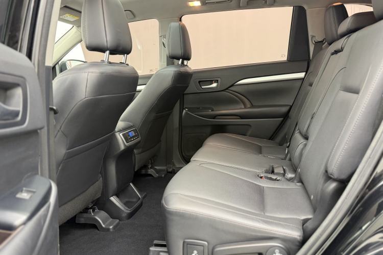 Used Toyota Highlander 2015 2.0T Four-Wheel Drive Luxury Edition 7-Seater Interior 4