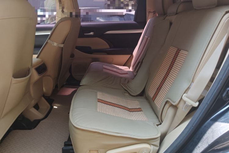 Used Toyota Highlander 2015 2.0T Four-Wheel Drive Elite Edition 7-Seater Interior 4