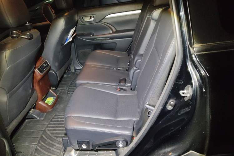 Used Toyota Highlander 2015 2.0T Four-Wheel Drive Luxury Edition 7-Seater Interior 4