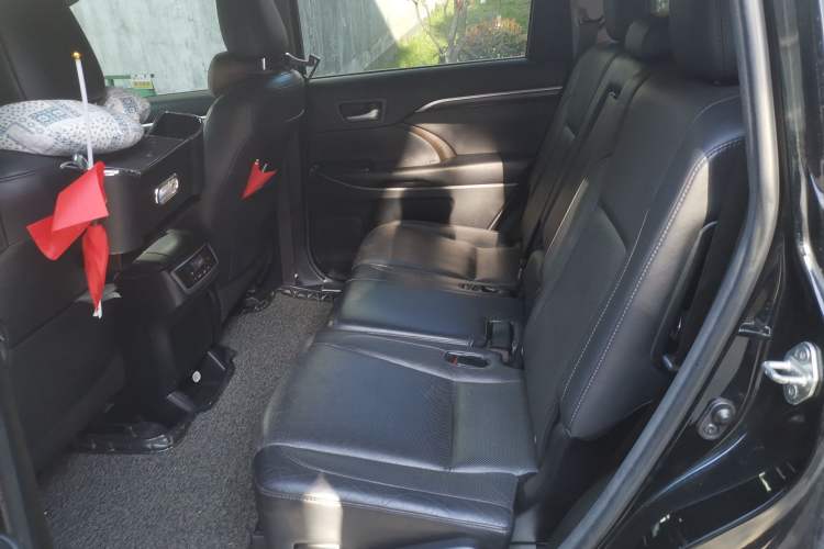 Used Toyota Highlander 2015 2.0T Four-Wheel Drive Ultimate Edition 7-Seater Interior 4