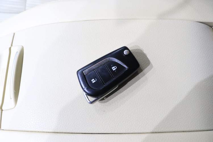 Used Toyota Highlander 2015 2.0T Four-Wheel Drive Elite Edition 7-Seater Interior 4