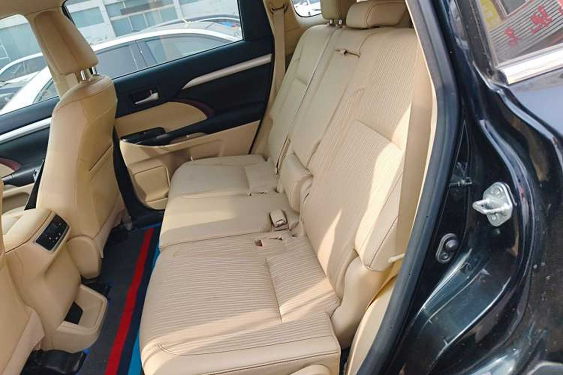 Used Toyota Highlander 2015 2.0T Two-Wheel Drive Elite Edition 7 Seats Interior 4