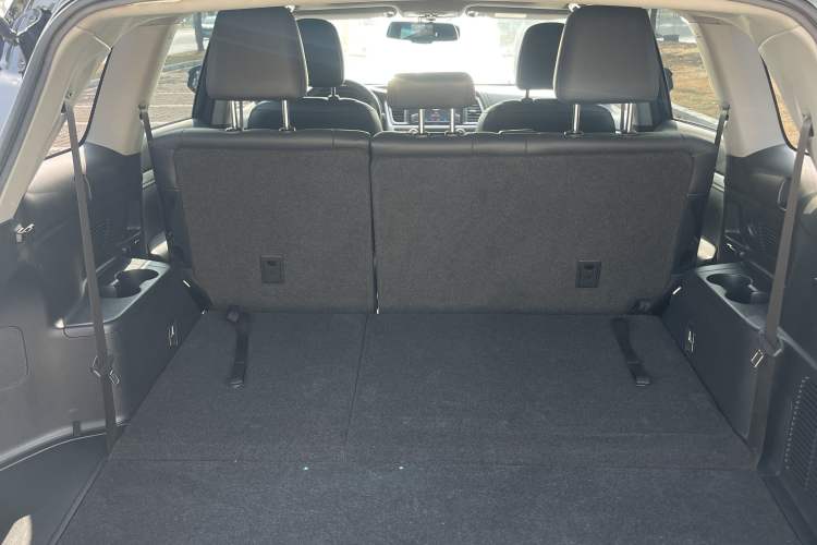 Used Toyota Highlander 2015 2.0T Four-Wheel Drive Luxury Edition 7-Seater Interior 4