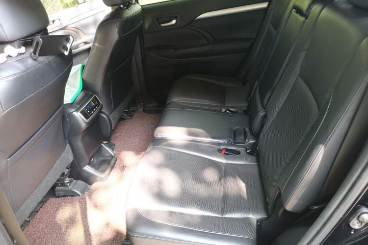 Used Toyota Highlander 2015 2.0T Four-Wheel Drive Luxury Edition 7-Seater Interior 4