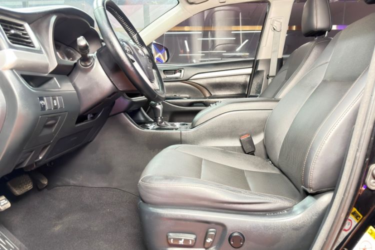 Used Toyota Highlander 2015 2.0T Four-Wheel Drive Luxury Edition 7-Seater Interior 5