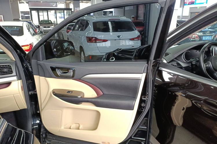 Used Toyota Highlander 2015 2.0T Two-Wheel Drive Elite Edition 7 Seats Interior 5