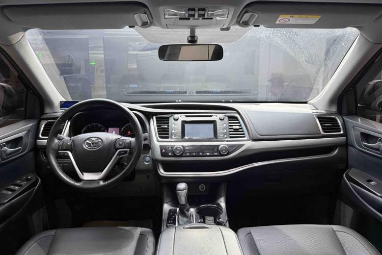 Used Toyota Highlander 2015 2.0T Four-Wheel Drive Luxury Edition 7-Seater Interior 5