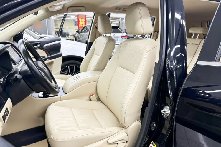 Used Toyota Highlander 2015 2.0T Two-Wheel Drive Elite Edition 7 Seats Interior 6