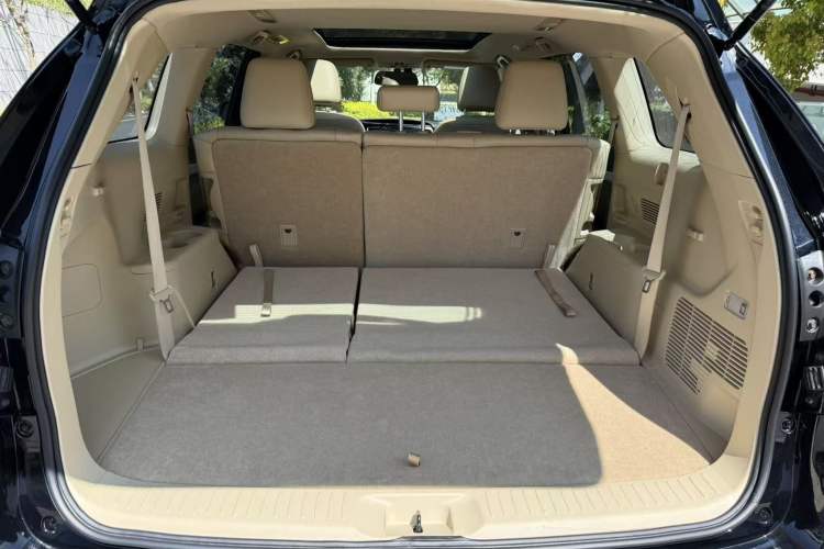 Used Toyota Highlander 2015 2.0T Four-Wheel Drive Luxury Edition 7-Seater Interior 6