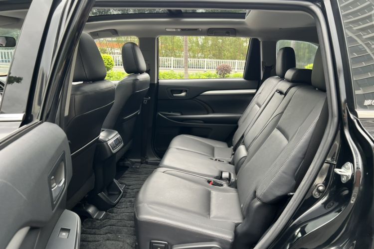 Used Toyota Highlander 2015 2.0T Four-Wheel Drive Luxury Edition 7-Seater Interior 6