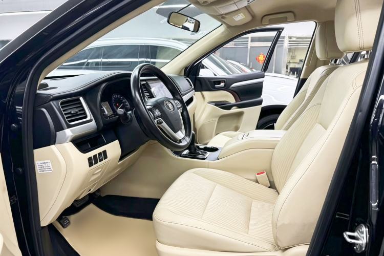 Used Toyota Highlander 2015 2.0T Two-Wheel Drive Elite Edition 7 Seats Interior 7