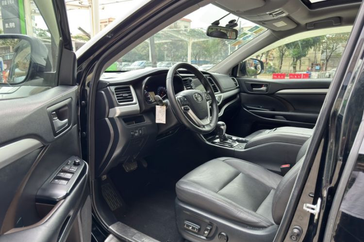 Used Toyota Highlander 2015 2.0T Two-Wheel Drive Luxury Edition 7 Seats Interior 7
