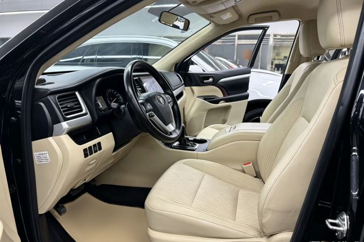 Used Toyota Highlander 2015 2.0T Two-Wheel Drive Elite Edition 7 Seats Interior 8