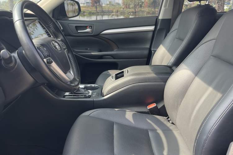 Used Toyota Highlander 2015 2.0T Four-Wheel Drive Luxury Edition 7-Seater Interior 8