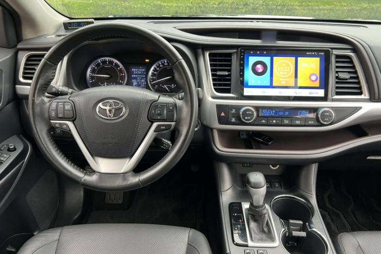 Used Toyota Highlander 2015 2.0T Four-Wheel Drive Luxury Edition 7-Seater Interior 8