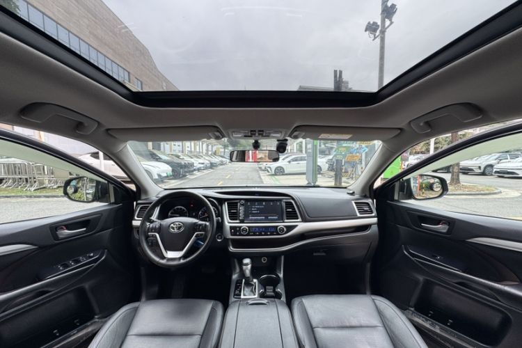 Used Toyota Highlander 2015 2.0T Two-Wheel Drive Luxury Edition 7 Seats Interior 8