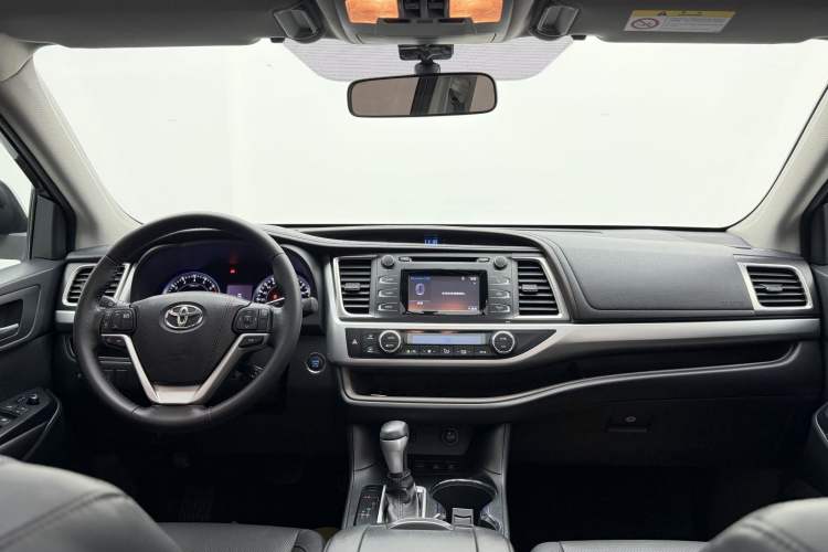 Used Toyota Highlander 2015 2.0T Four-Wheel Drive Luxury Edition 7-Seater Interior 9