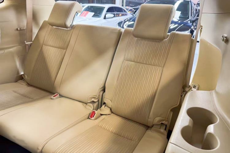 Used Toyota Highlander 2015 2.0T Two-Wheel Drive Elite Edition 7 Seats Interior 9