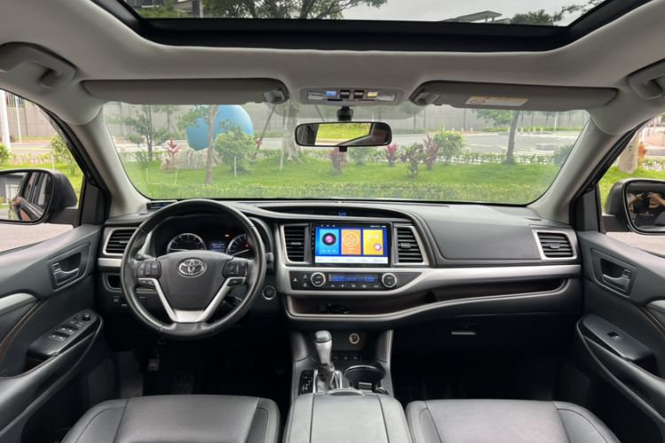 Used Toyota Highlander 2015 2.0T Four-Wheel Drive Luxury Edition 7-Seater Interior 9