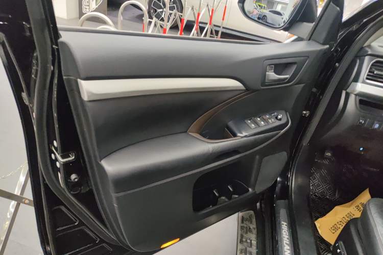 Used Toyota Highlander 2015 2.0T Four-Wheel Drive Luxury Edition 7-Seater Left Front Door Interior