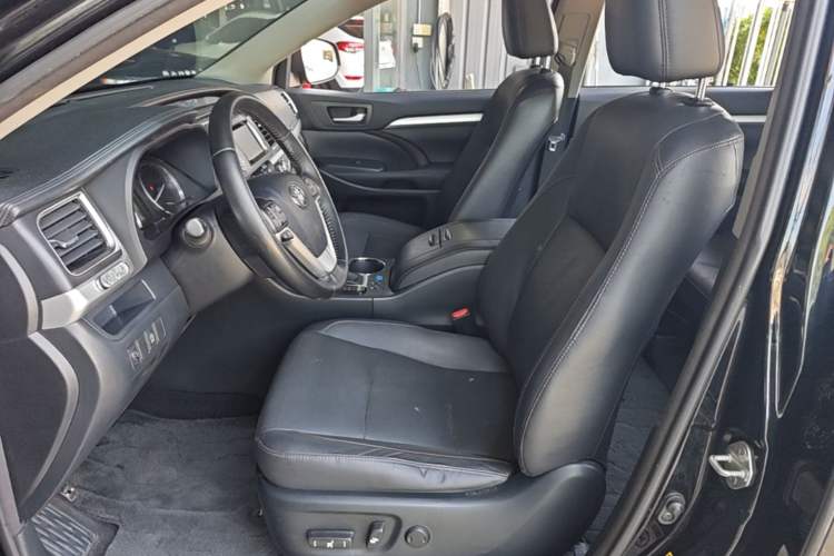 Used Toyota Highlander 2015 2.0T Two-Wheel Drive Luxury Edition 7 Seats Left Front Seat