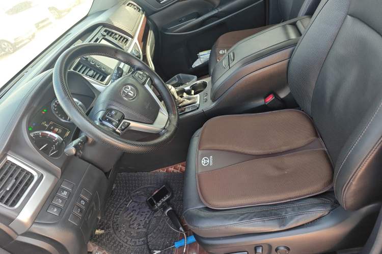 Used Toyota Highlander 2015 2.0T Four-Wheel Drive Ultimate Edition 7-Seater Left Front Seat