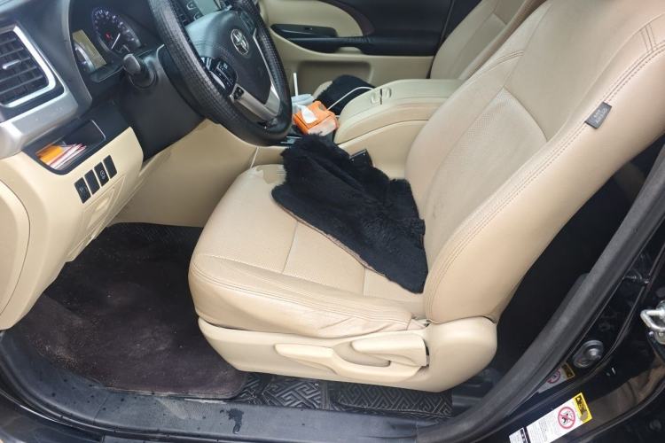Used Toyota Highlander 2015 2.0T Two-Wheel Drive Elite Edition 7 Seats Left Front Seat